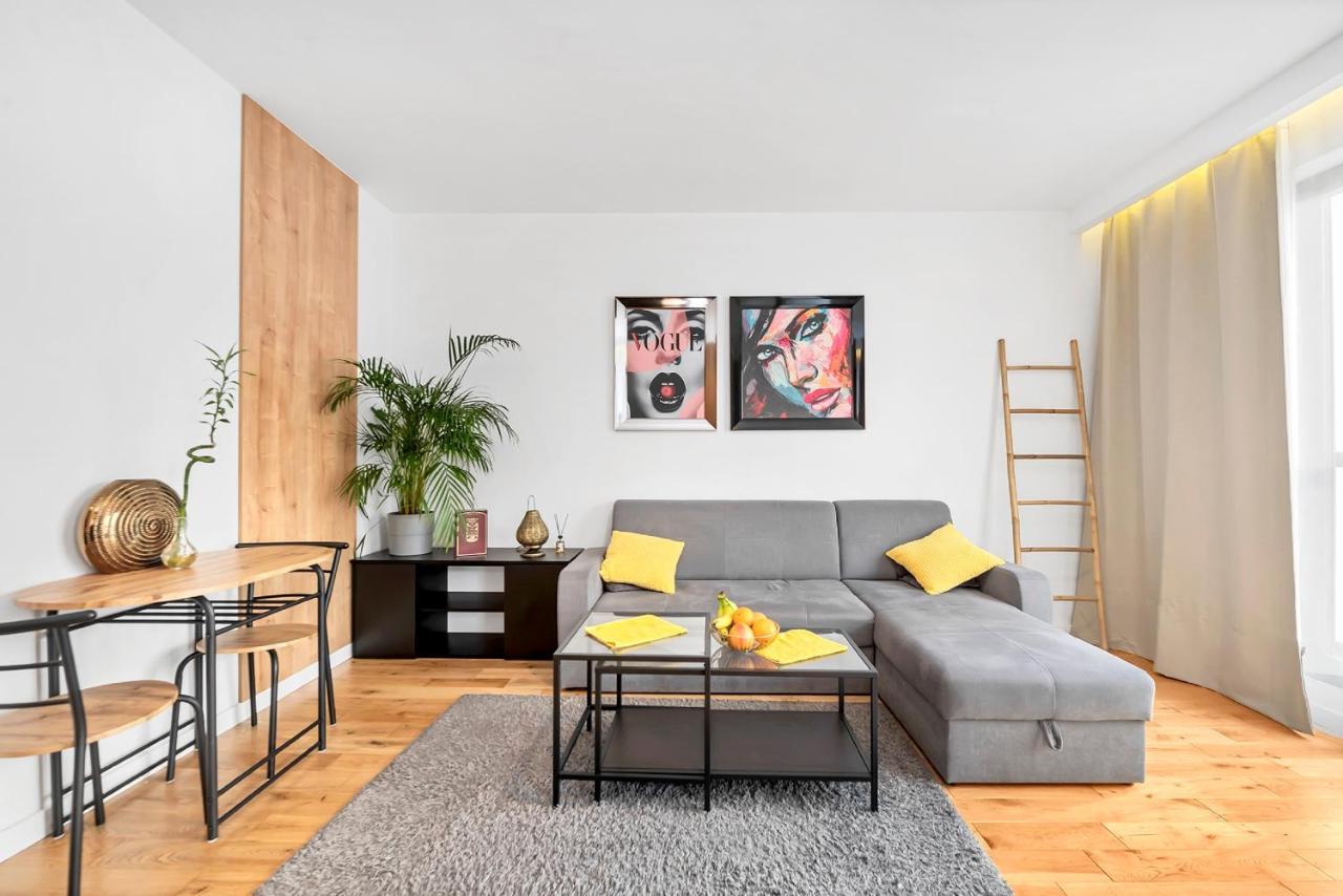 Modern Apartments With Access To The Pool Near Rondo Daszynskiego Station Warschau Buitenkant foto